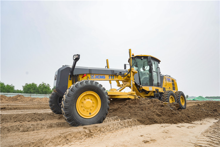 XCMG 180HP motor graders GR1805 China new road motor grader machine with Cummins engine for sale